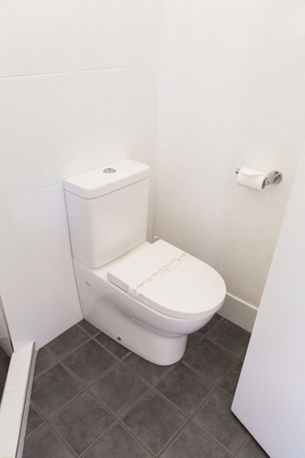 Bathroom 4, Bentleigh Motor Inn- Coffs Harbour, Coffs Harbour - Pt A