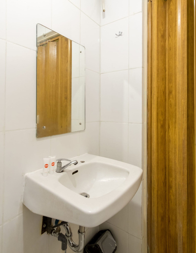 Bedroom 4, OYO 687 Residence Hotel Syariah, Medan