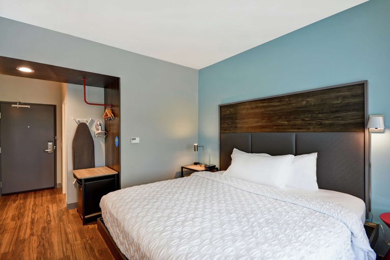 Bedroom 3, Tru by Hilton Corpus Christi South Padre Island Dr, Nueces