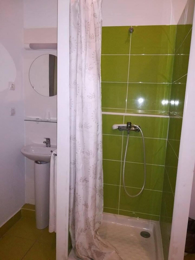 Bathroom 5, Hotel California, Hérault