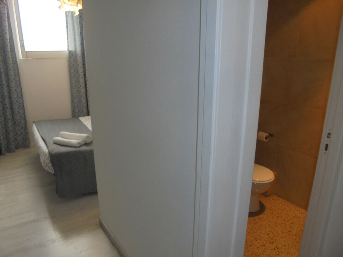 Bathroom 3, Easy Sants by Bossh Hotels, Barcelona