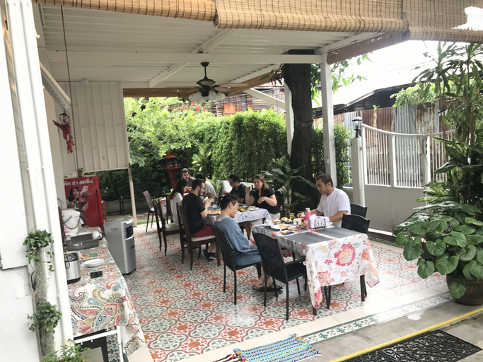 Food & Drinks 6
