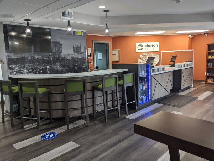 Food & Drinks 4, Clarion Pointe Greensboro Airport, Guilford