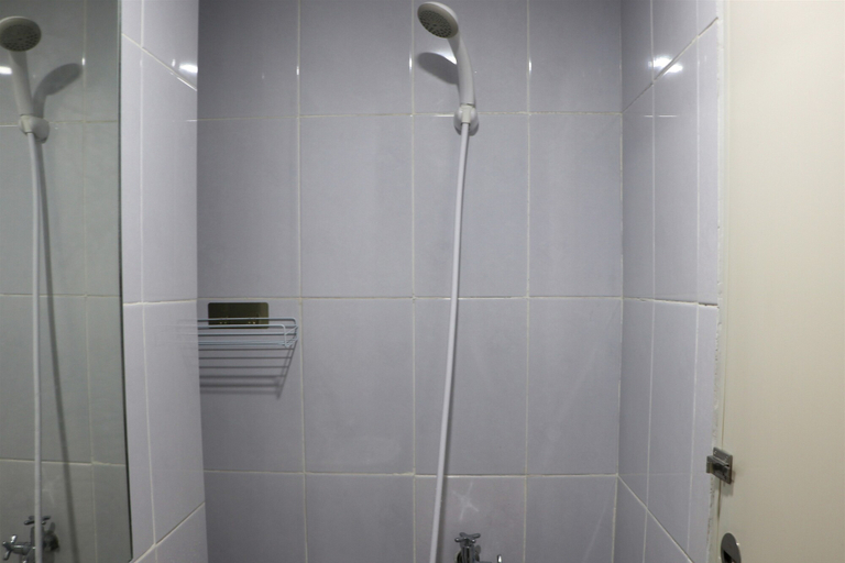 Bathroom 5, Best Choice and Cozy Studio Apartment at Tokyo Riverside PIK 2 By Travelio, Tangerang