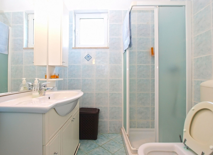 Bathroom 4, House 1295, Marčana