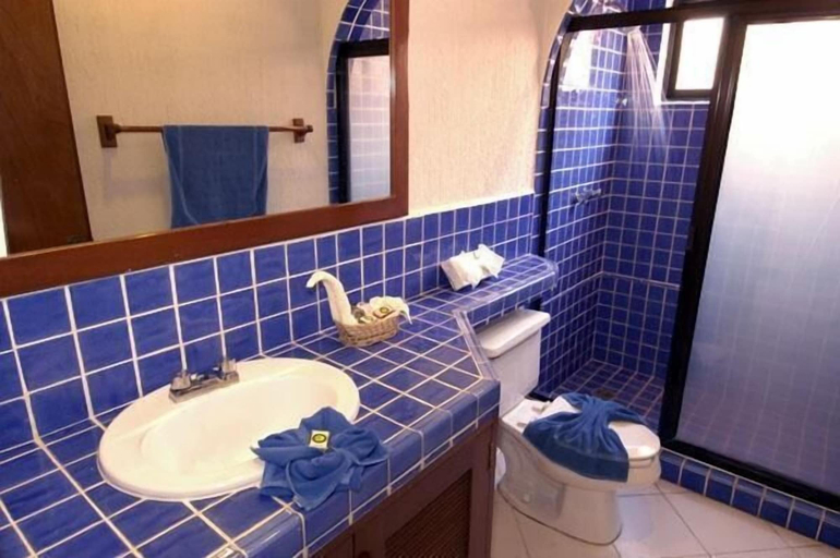 Bathroom 4, Villas De Rosa Beach Resort, Cozumel