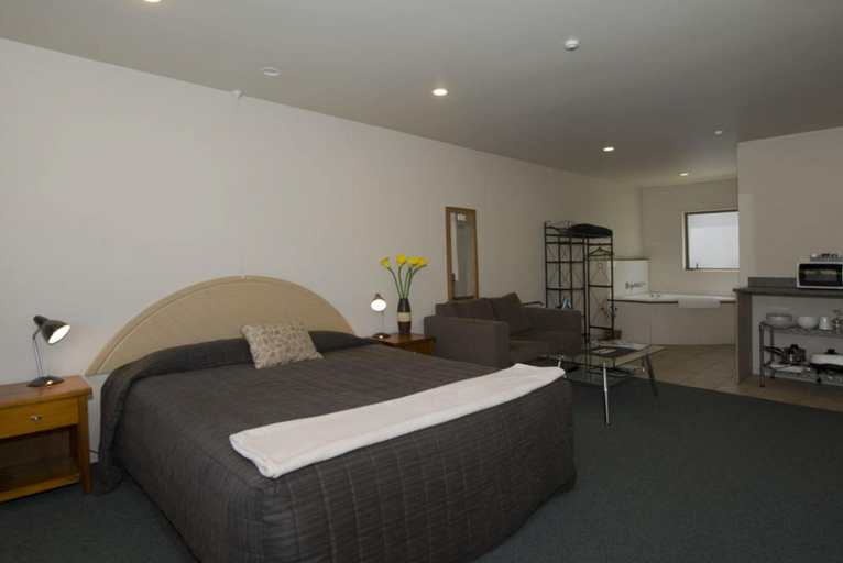 Bedroom 2, Lake Point Motel, Hamilton