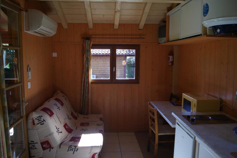 Bedroom 2, Chalet Baigura - Ferme Etchemendigaraya, Pyrénées-Atlantiques