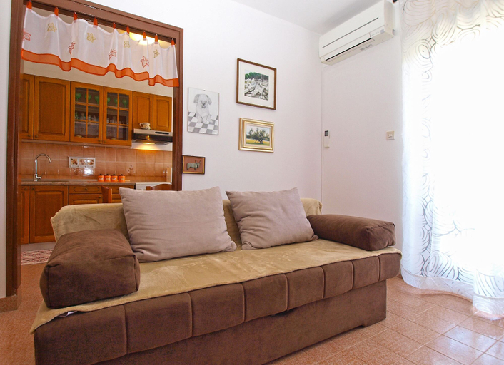 Others 5, Apartment 1200, Fažana
