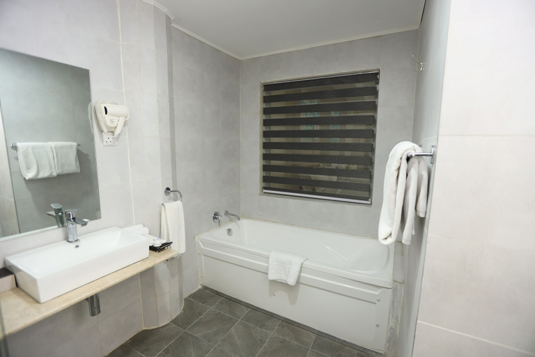 Bathroom 3, PrideInn Plaza Nairobi Airport, Mavoko