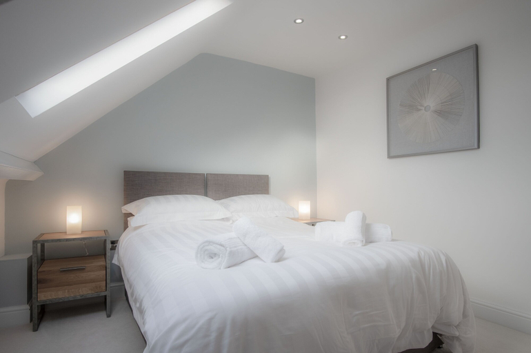 Bedroom 3, Skylark - 2 Bedroom Apartment - Tenby, Pembrokeshire