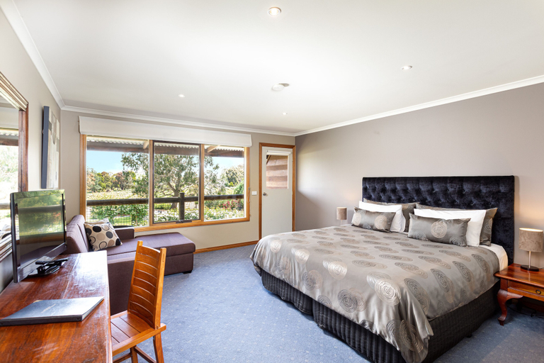 Bedroom 3, Glen Erin At Lancefield - Vineyard Retreat, Macedon Ranges - Romsey
