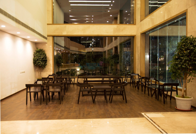 Food & Drinks 5, V7 Hotel, Thiruvallur