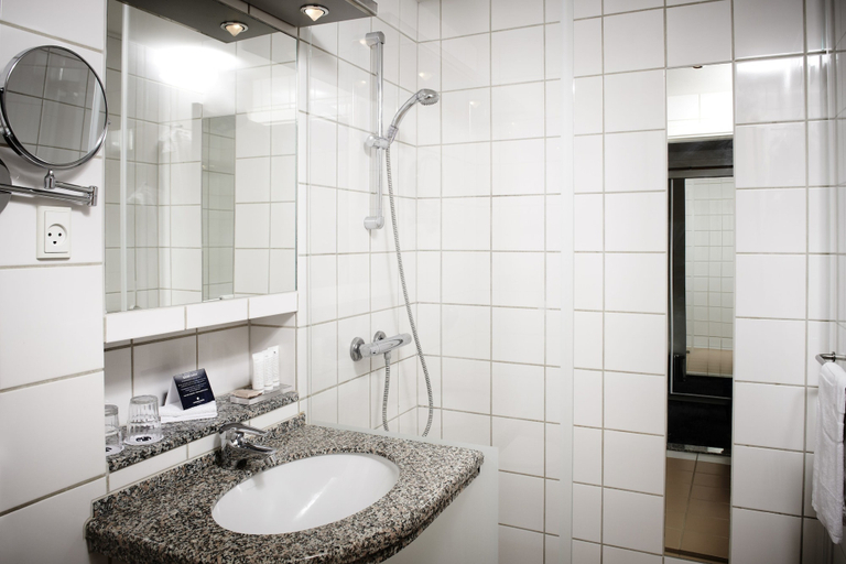 Bathroom 5, Munkebjerg Hotel, Vejle