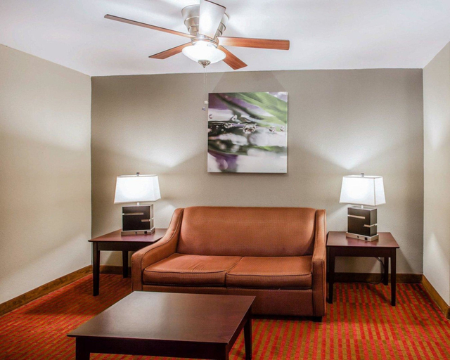 Bedroom 3, Quality Suites Nashville Airport, Davidson