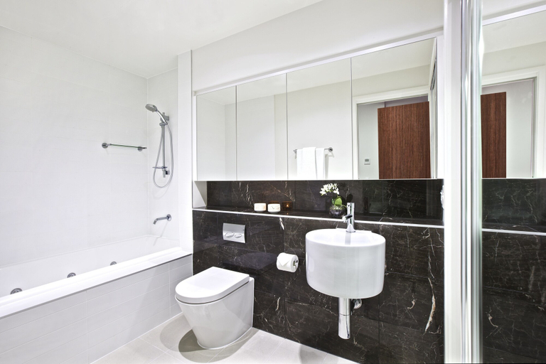 Bathroom 5, Oshen Holiday Apartments Yeppoon, Livingstone - Pt B