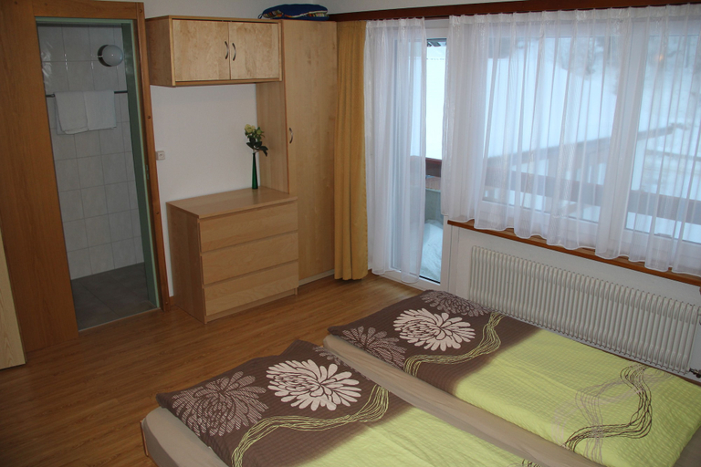 Bedroom 3, Pension Heino, Visp