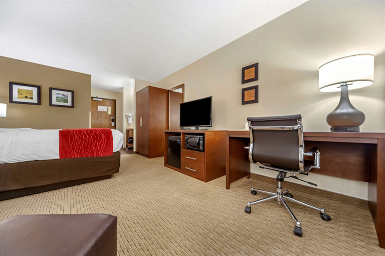 Bedroom 3, Comfort Inn Valentine, Cherry