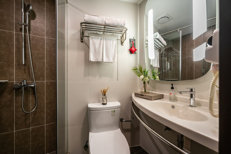 Bathroom 4, ibis Xiamen Kaiyuan, Xiamen