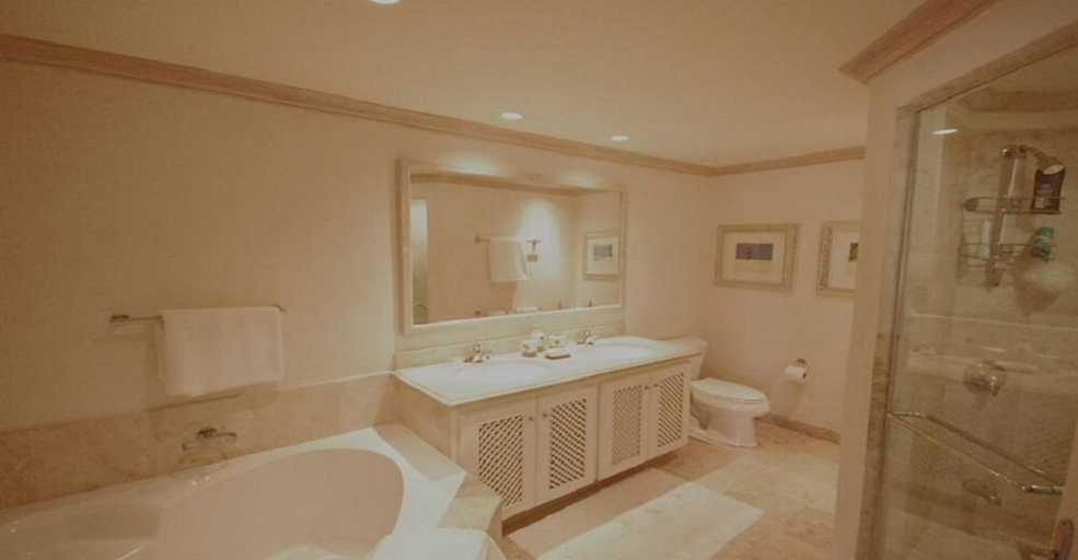 Bathroom 2, Sugar Hill Tennis Village B306 by Altman