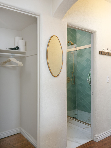 Bathroom 2, Charming Studio near Downtown! CDC Sanitized!, Los Angeles