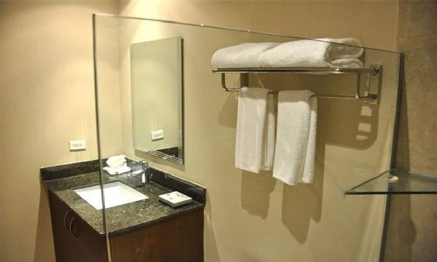 Bathroom 4, Hotel y Casino Central Park Panama, Panamá