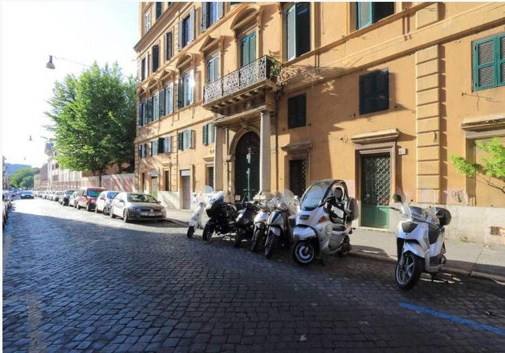 Front of property, Charming flat near Colosseum, Rome