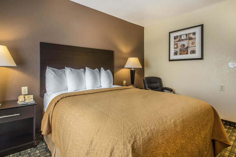 Bedroom 3, Quality Inn & Suites Decorah, Winneshiek