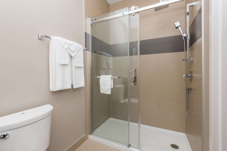 Bathroom 4, Super 8 by Wyndham Mont Laurier, Antoine-Labelle