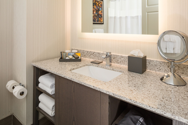 Bathroom 4, Inn at Middletown, Middlesex