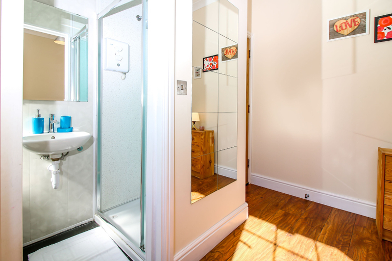 Bathroom 3, Private Ensuite Room Liverpool Street, London