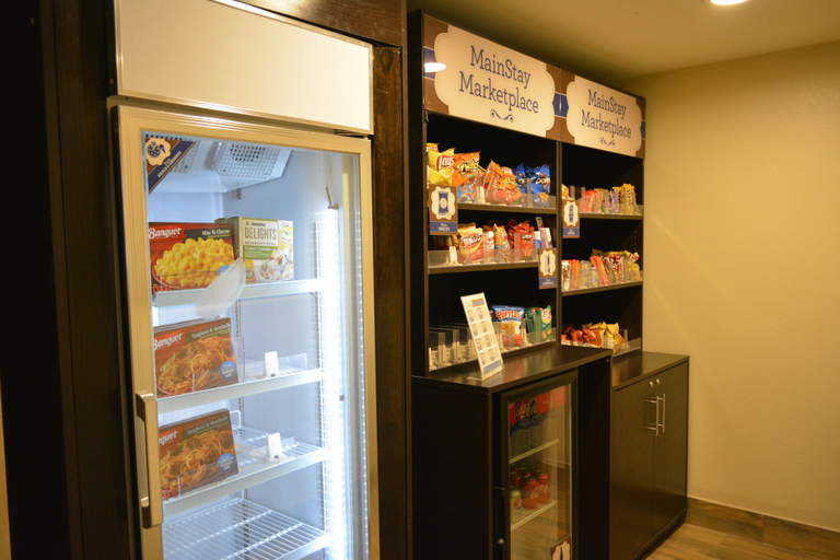 Food & Drinks 5, MainStay Suites Dubuque at Hwy 20, Dubuque