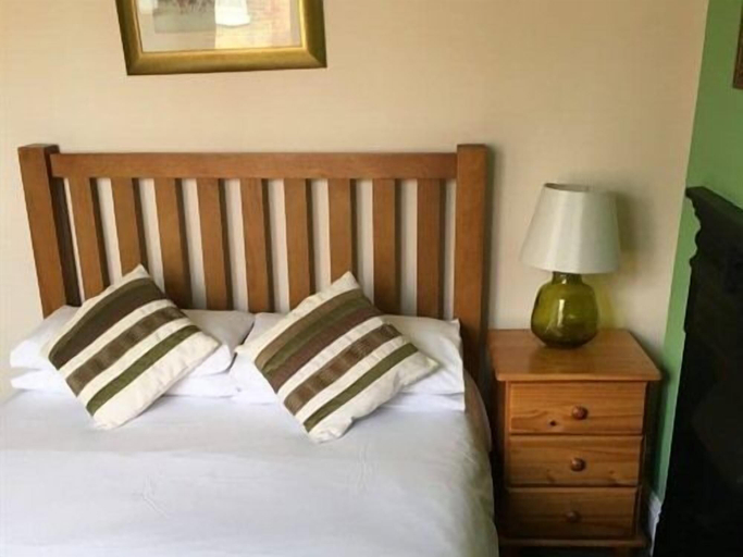 Bedroom 2, The Kings Arms, London