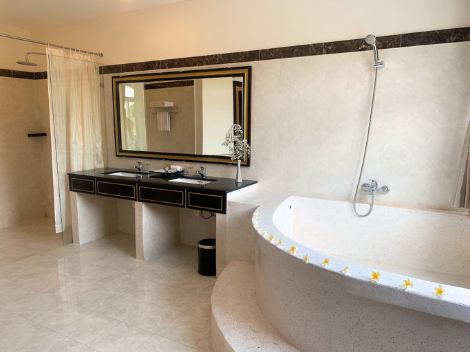 Bathroom 3, Boulevard Hotel, Phú Quốc