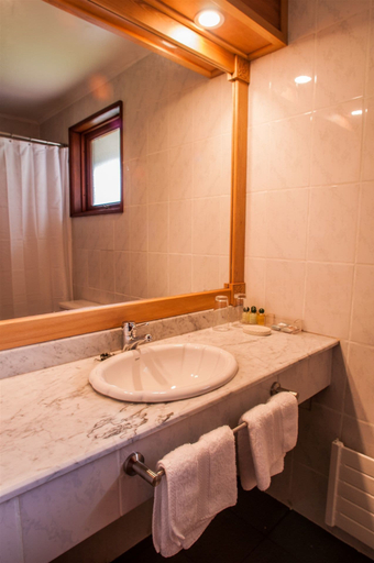 Bathroom 2, Yelcho en la Patagonia, Palena