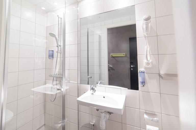 Bathroom 5, Smarthotel Tromso, Tromsø