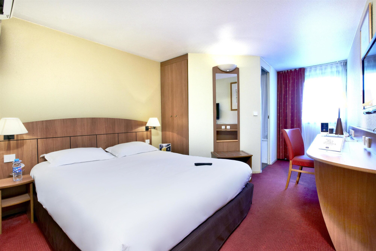 Bedroom 3, Kyriad Geneve - Saint-Genis-Pouilly, Ain