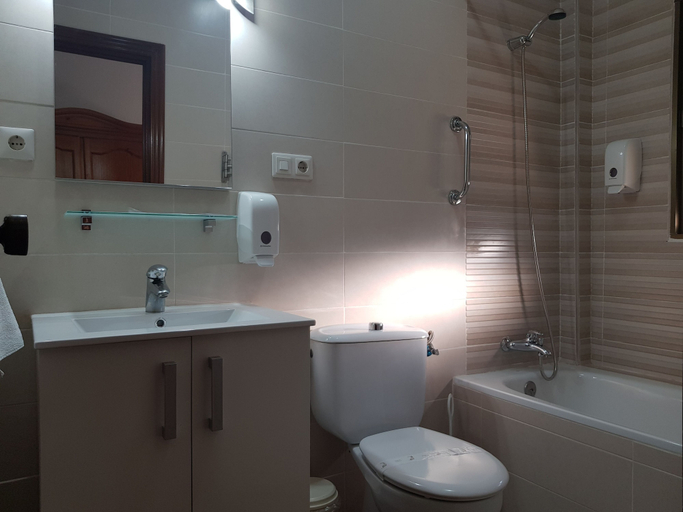 Bathroom 3, Hotel La Noria, Huelva