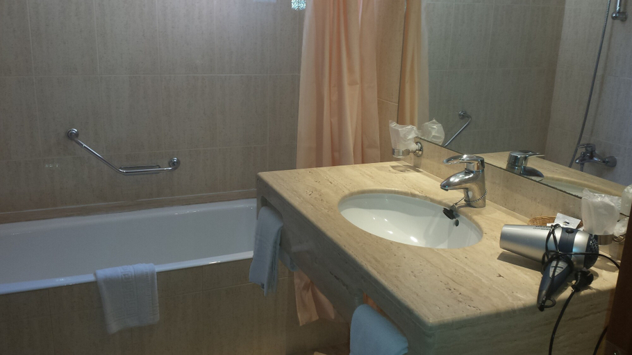 Bathroom, Apartamentos Canyamel Classic, Baleares