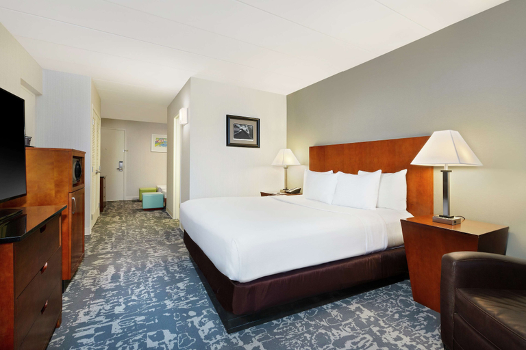 Bedroom 3, Doubletree By Hilton Boston North Shore, Essex