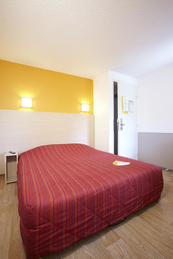 Bedroom 2, Premiere Classe Avignon Courtine, Vaucluse
