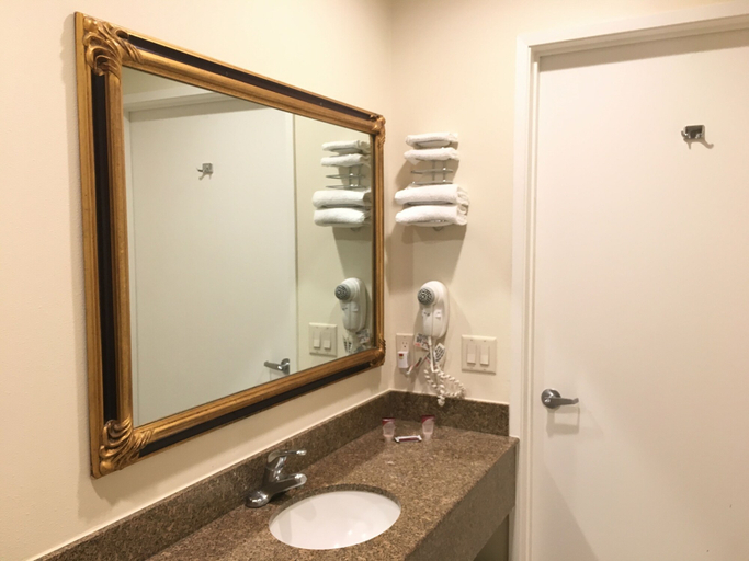 Bathroom 5, Simply Home Inn & Suites, Riverside