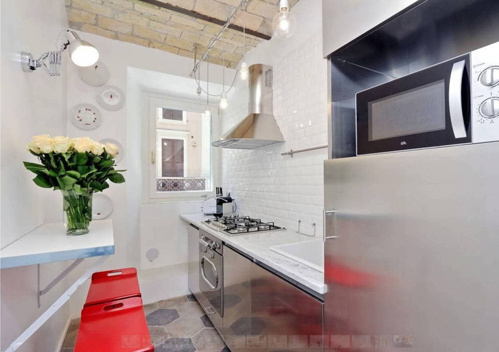 Private kitchenette, Charming flat near Colosseum, Rome