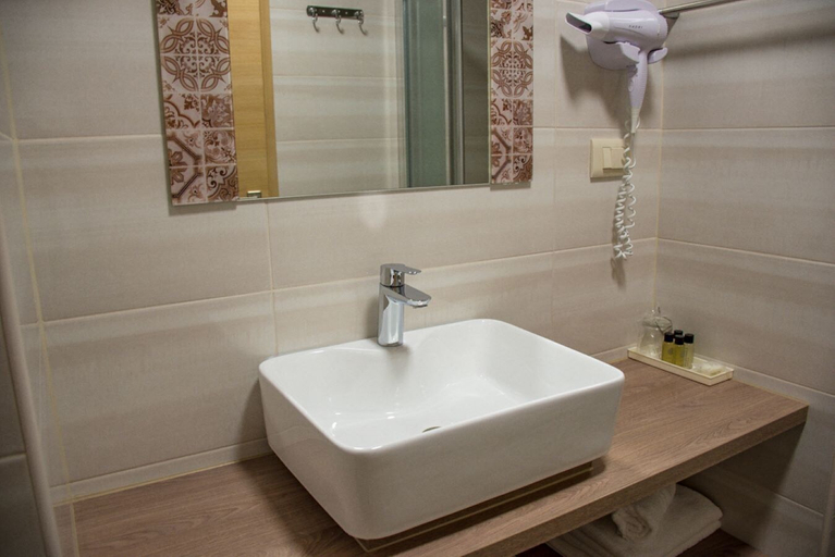 Bathroom 4, Benjamin Hotel, Kaštela