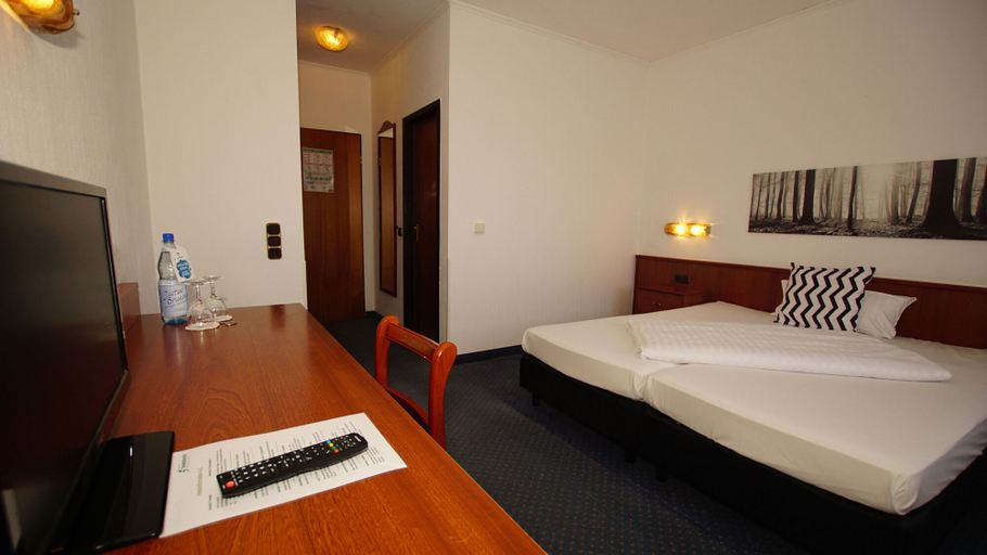 Bedroom 3, gut-Hotel Tannenhof, Lahn-Dill-Kreis