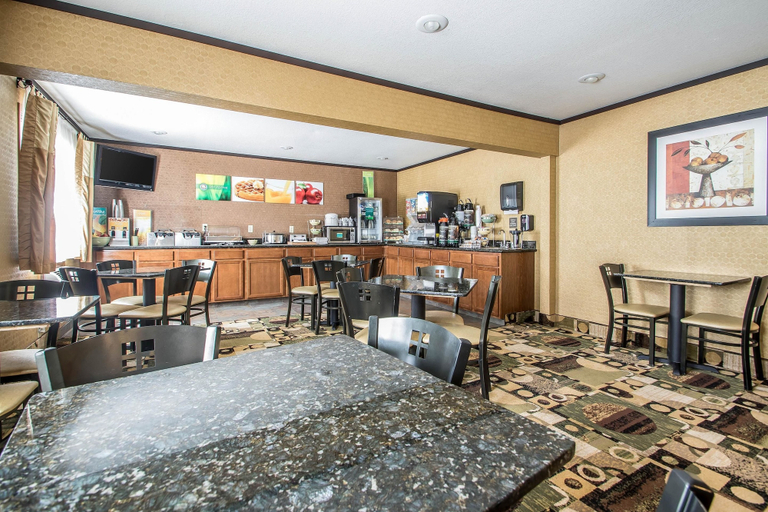Food & Drinks 5, Quality Inn & Suites Decorah, Winneshiek