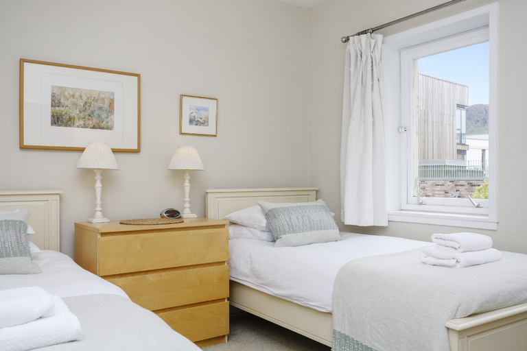 Bedroom 2, Edinburgh Landmarks Apartments, Edinburgh