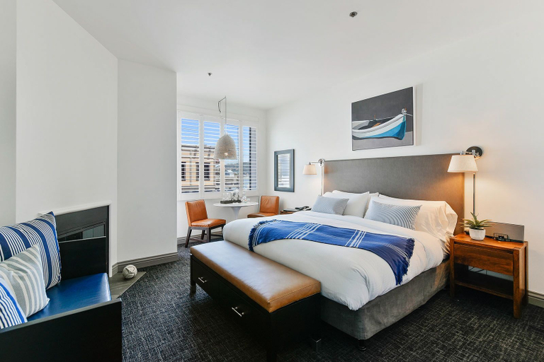 Bedroom 4, Waters Edge Hotel, Marin