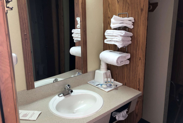 Bathroom 3, Knights Inn Evanston, Uinta