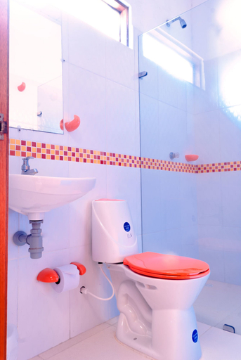 Bathroom 5, Hotel Utuane, Leticia